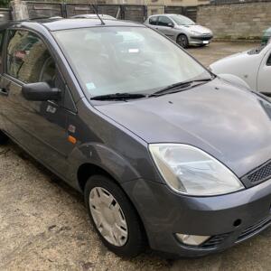 FORD FIESTA ESSENCE