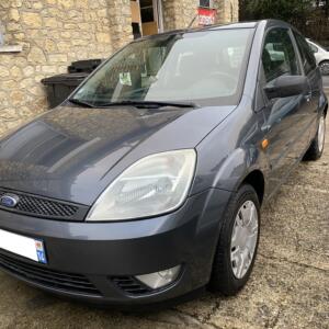 FORD FIESTA ESSENCE