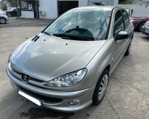 PEUGEOT 206 BOITE AUTO ESSENCE